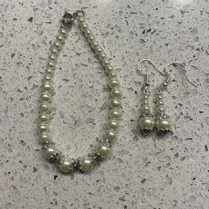 Elegant bracelet and earrings
